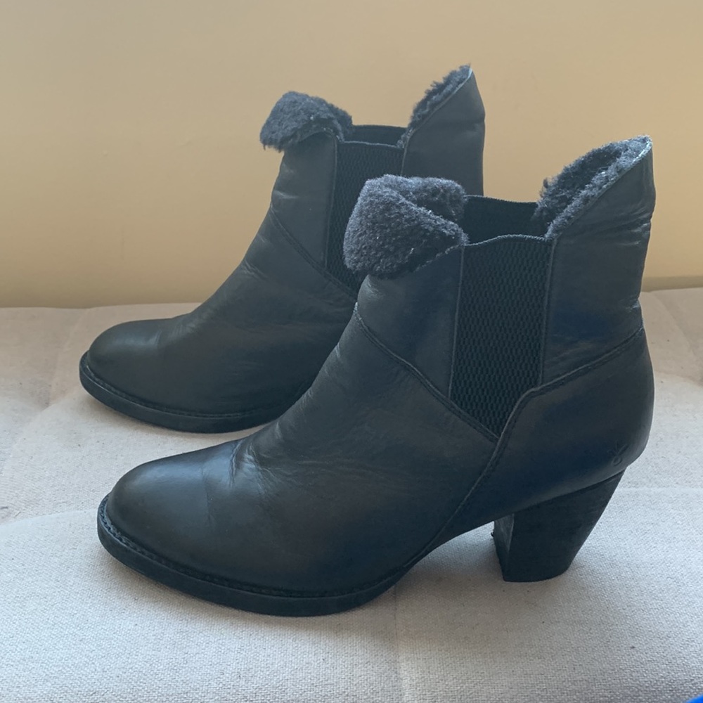 EMU Australia Women's Leather Fold-Over Sherpa Black Booties Size 11 SB22